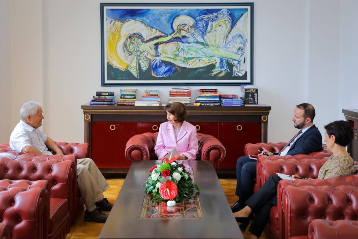 Сиљановска-Давкова го прими Ристо Дурловски, претседател на организацијата „Обединети Македонци во Канада“