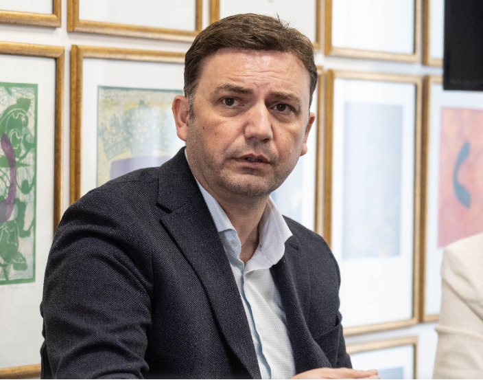 Сомнителни, незаконски и астрономски скапи набавки правел МНР за време на Бујар Османи, велат од „Вреди“