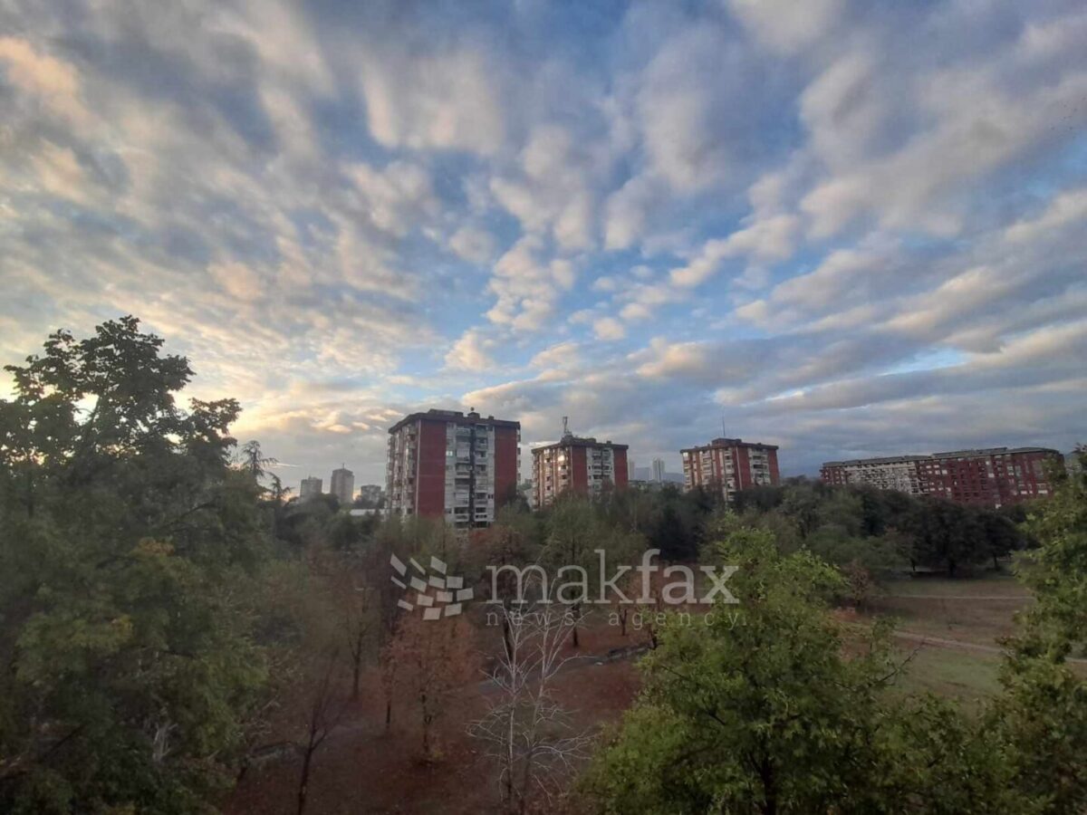 Сончево и топло со мала до умерена облачност, максималната температура до 33 степени