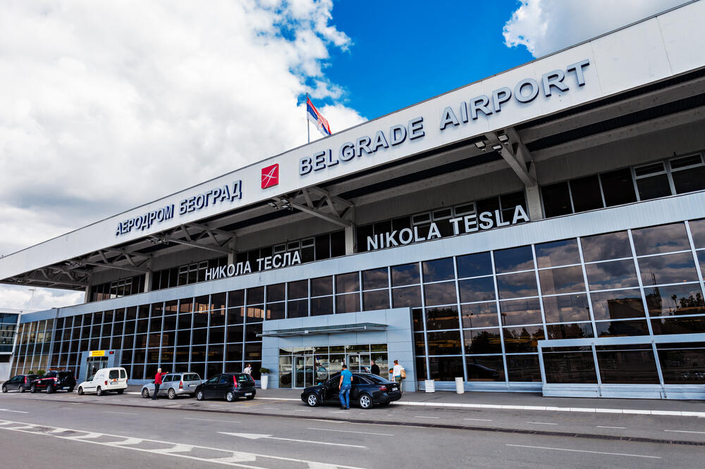 Трагедија на аеродромот „Никола Тесла“ во Белград: маж почина штом слета од Тунис