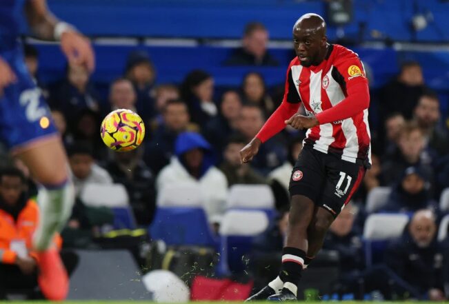 Триесет секунди пред крајот на преодниот период Њукасл го заврши трансферот на Виса