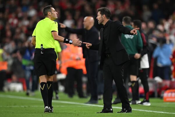 УЕФА ги обвини Диего Симеоне и Ливерпул