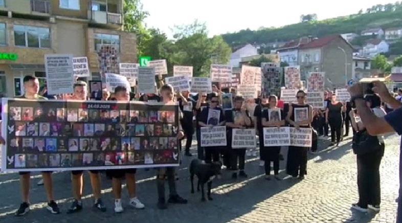 Уште колку ќе молчите за трагедијата во „Пулс“, прашаа блиските на жртвите