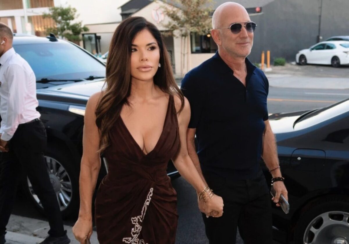 (Фото) Безос малку се „опушти“ по свадбата, но неговата сакана сè уште „пука од сексапил“