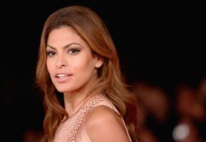 (Фото) Беше најубавата жена на светот, а потоа исчезна: сега нејзиното лице се „појави“ на социјалните мрежи