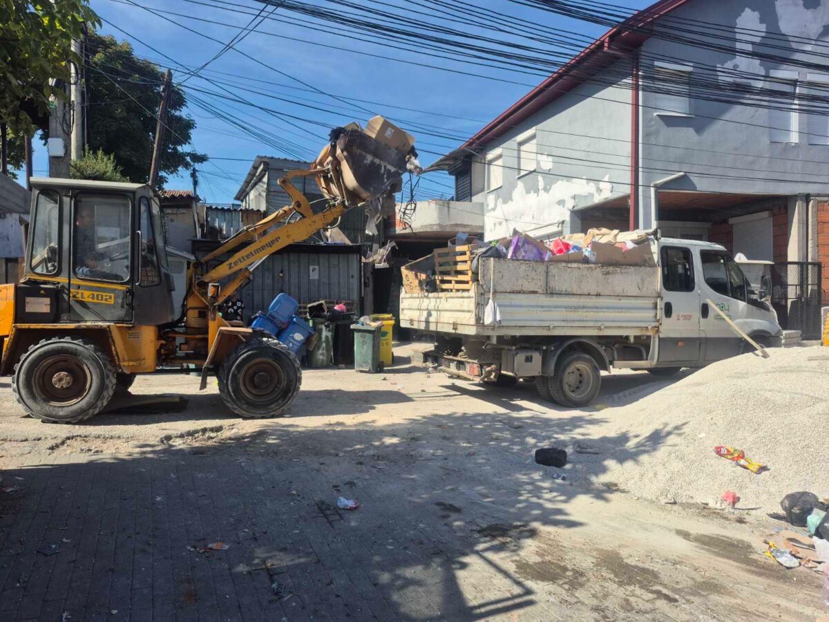 (Фото) Герасимовски: Со новата механизација го исчистивме сметот во Центар