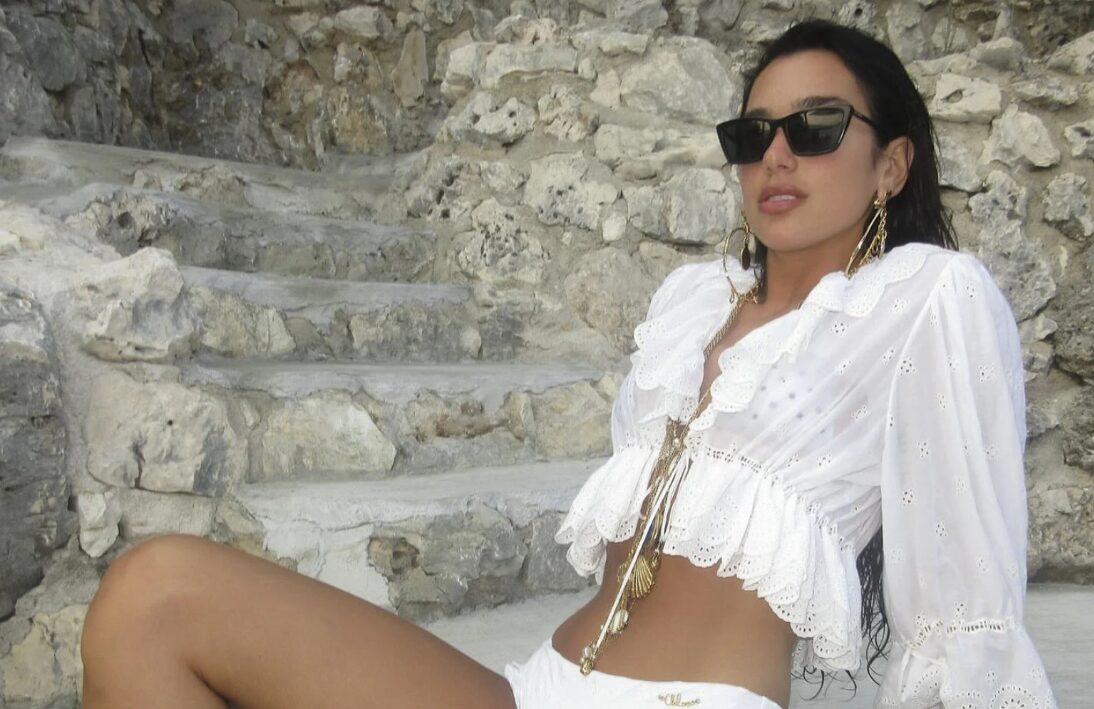 (Фото) Дуа Липа е на одмор во Мајами: нејзините нови папарацо фотографии брзо станаа огромна сензација