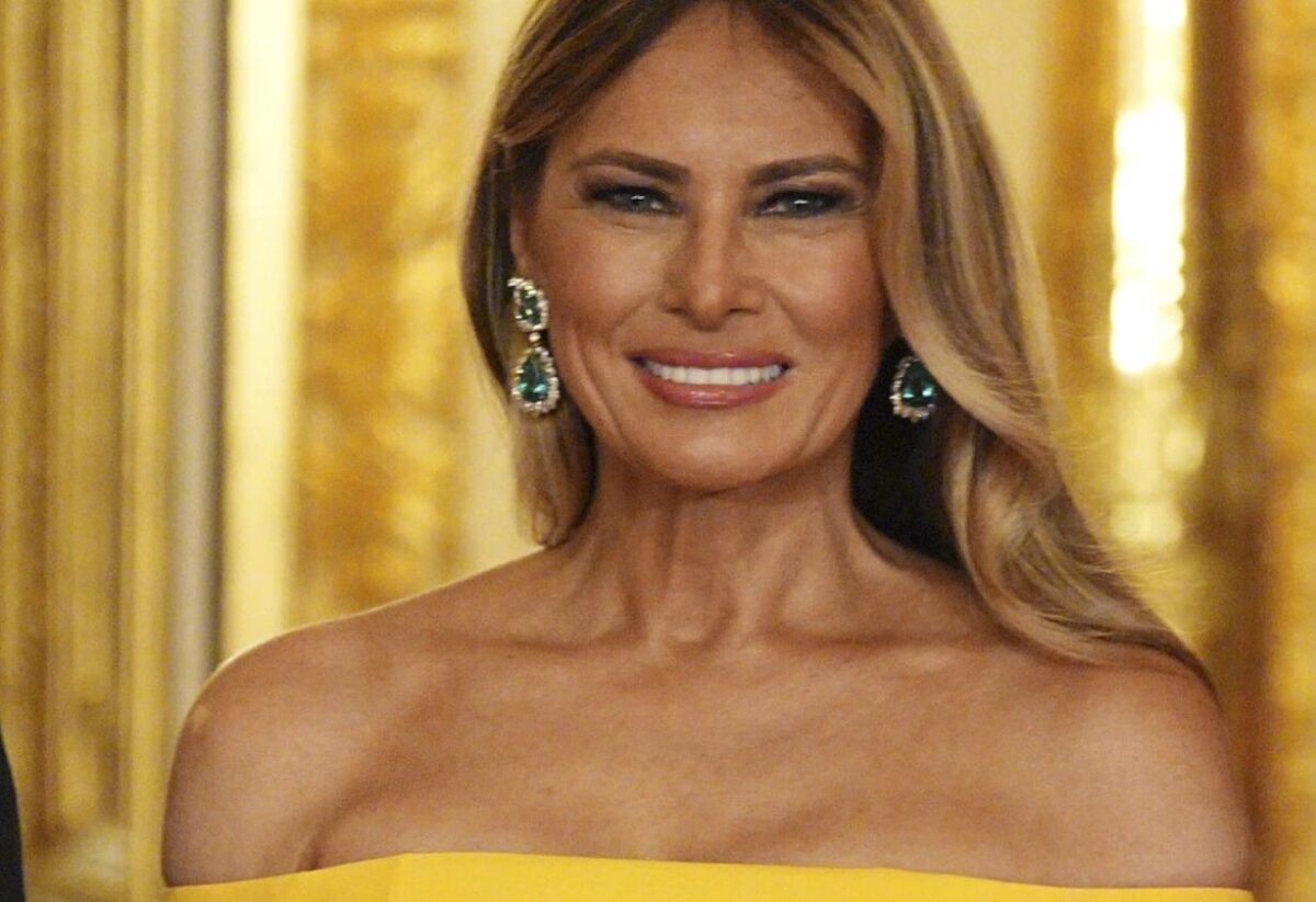 (Фото) Моден „судир“: Меланија ја покажа својата моќ со голи рамена и шлиц, Кејт воодушеви во свила и чипка