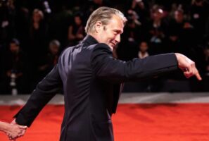 (Фото) Најпознатиот негативец повторно ги излуди жените