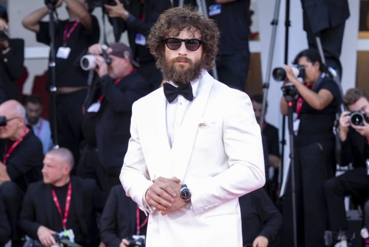 (Фото) Никој не го препозна најубавиот маж на светот во Венеција