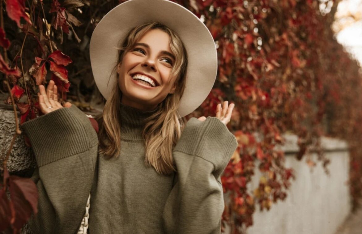 (Фото) Овие парчиња ќе владеат во есенската сезона 2025: трендови поради кои ќе ве запаметат