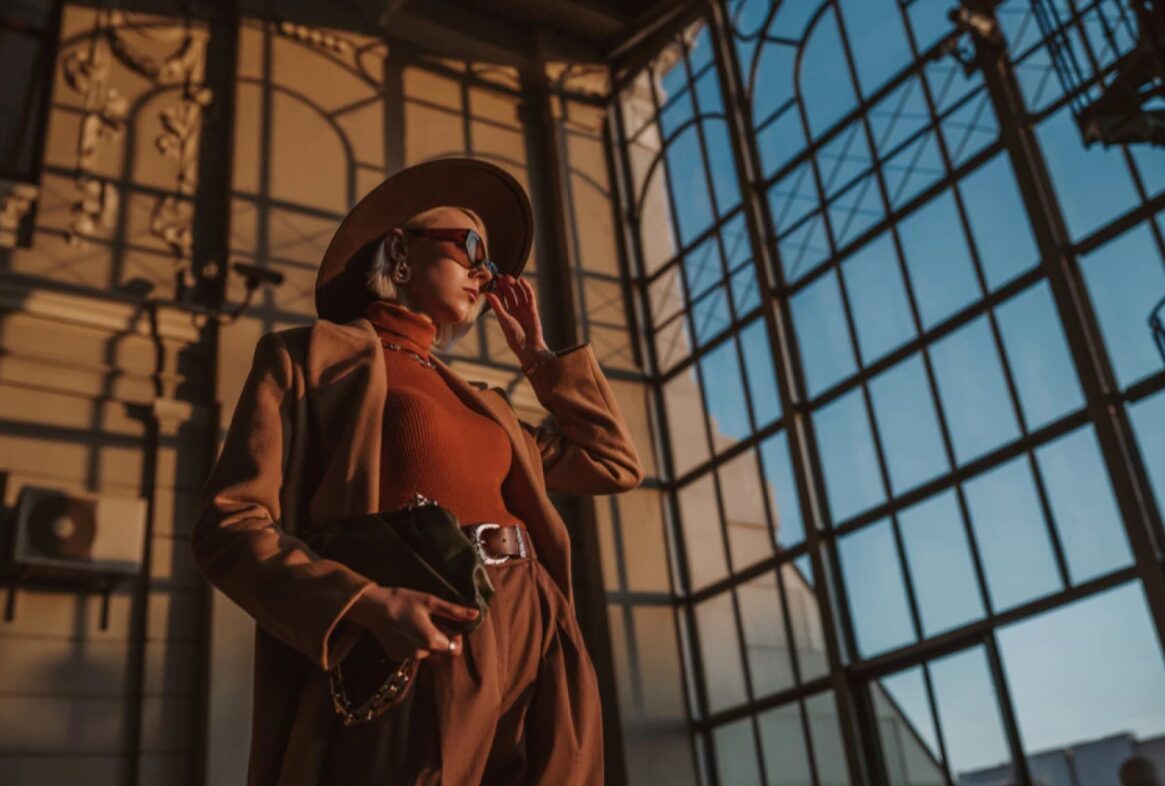 (Фото) Потребни ви се само 5 минути и 5 додатоци и ќе бидете модна кралица на есента