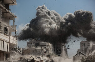 (Фото) Рубио пристигна во Ерусалим, Израел го бомбардира градот Газа уште пожестоко