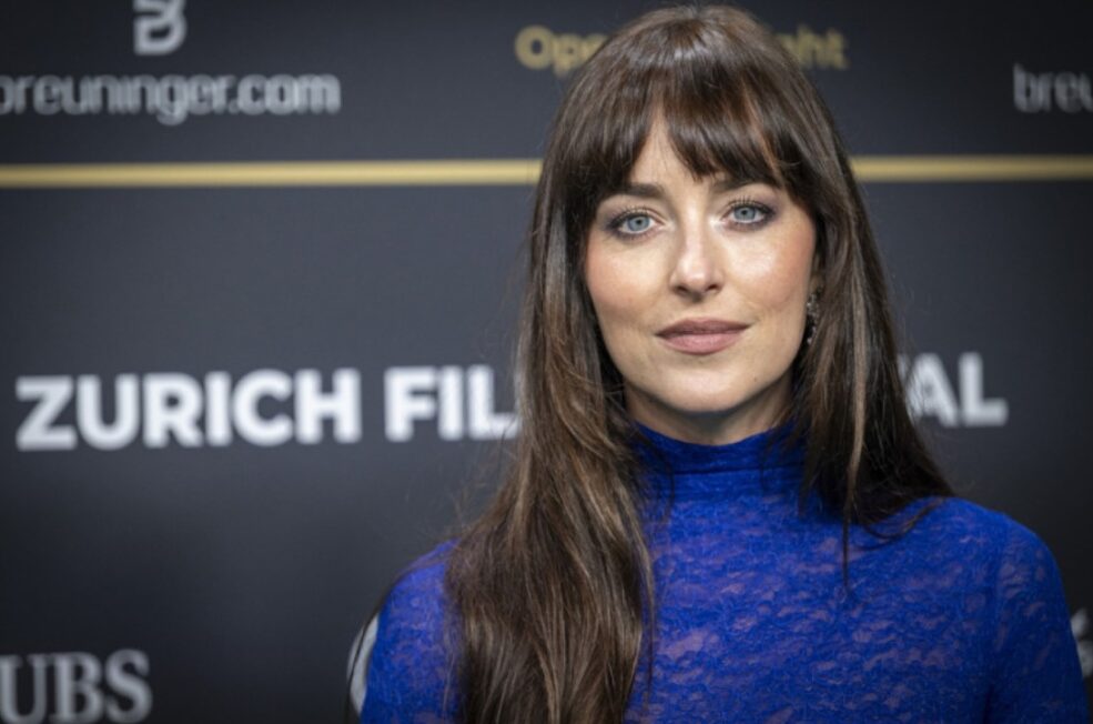 (Фото) Сексапилната актерка повторно воодушеви во проѕирен фустан