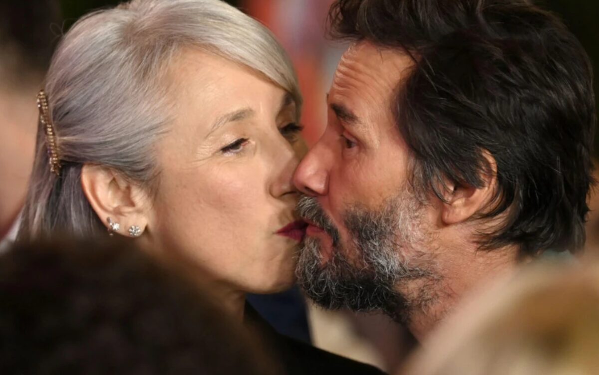 (Фото) „Ви благодарам на сите за честитките“: партнерката на Кијану Ривс проговори за венчавката