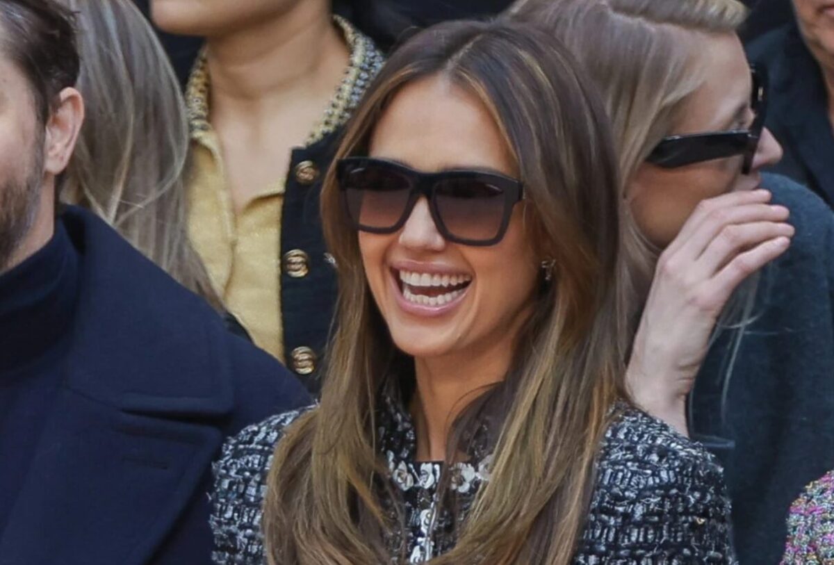 (Фото) „Како средношколка“: интернетот се загреа поради Џесика Алба