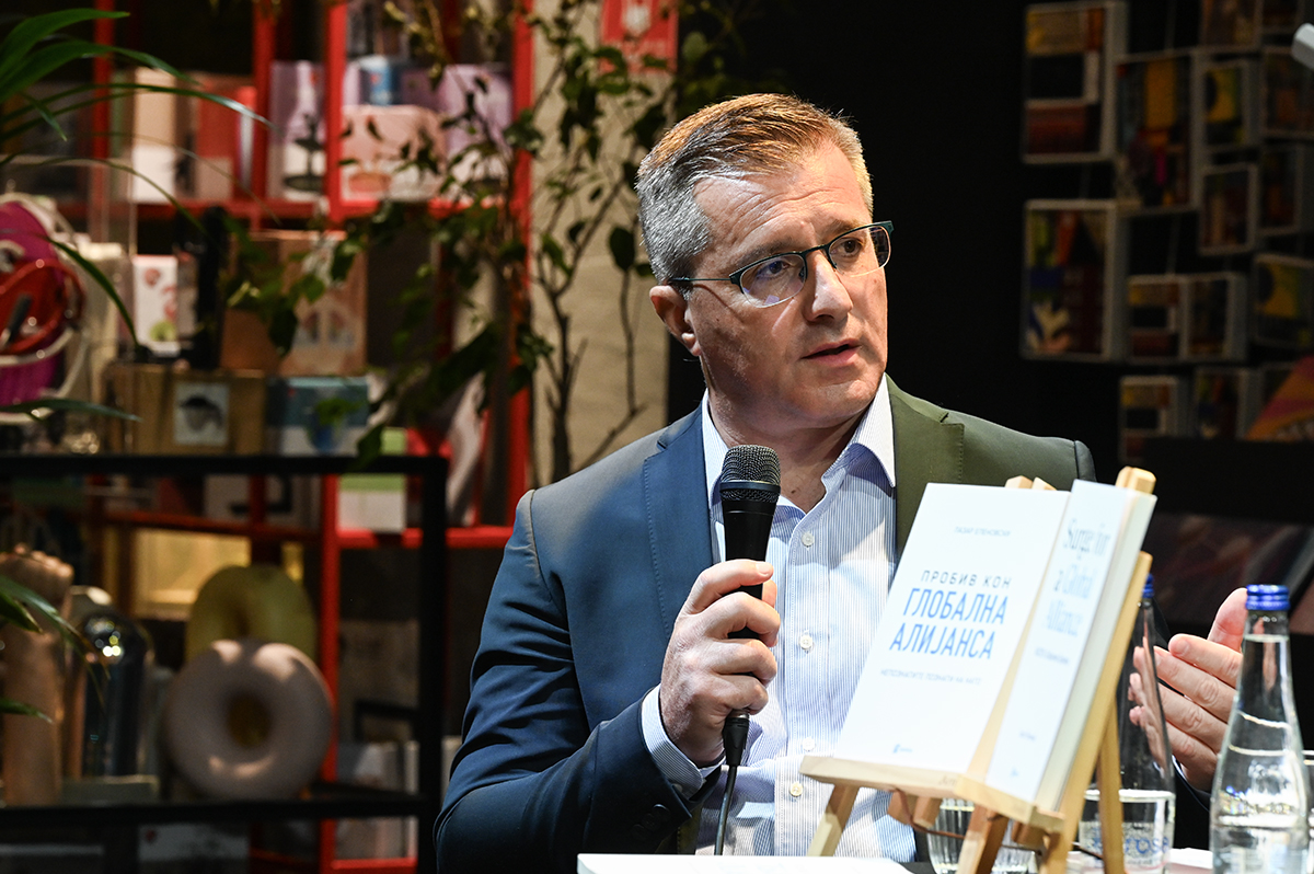 „Пробив кон глобална алијанса“ – поранешниот министер Еленовски напиша книга за НАТО