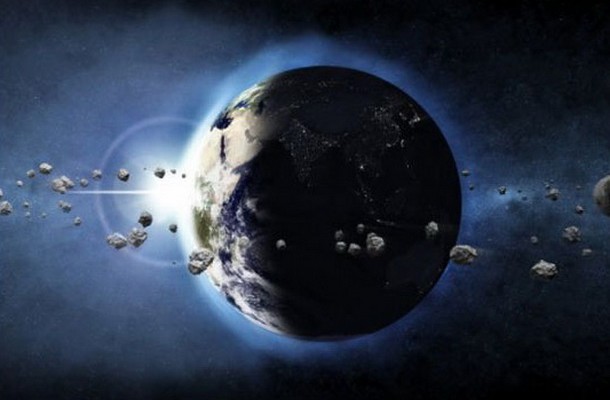 Астероид ја прелета Земјата