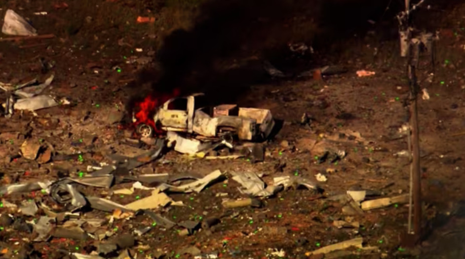 (Видео) 19 лица загинаа или се исчезнати по силна експлозија во воена фабрика во Тенеси