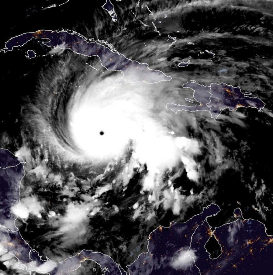 (Видео) Јамајка се подготвува за најлошиот ураган во историјата