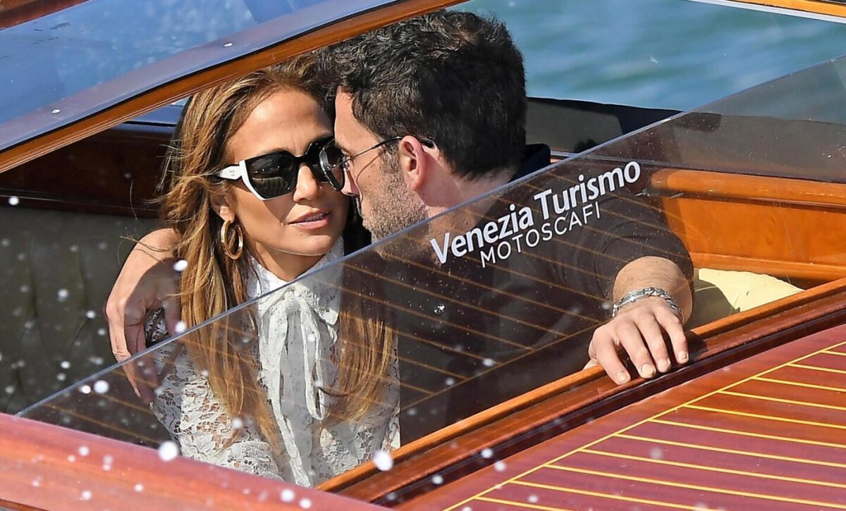 (Видео) Џенифер Лопез вешто избегна да одговори на прашањето за разводот од Бен Афлек