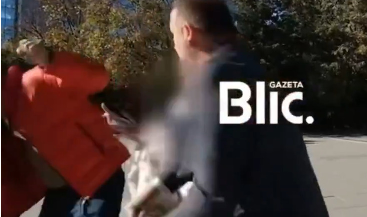 (Видео) Инцидент во Приштина: Пратеник нападна минувач кој му дофрли „Сите лажете“ додека даваше интервју
