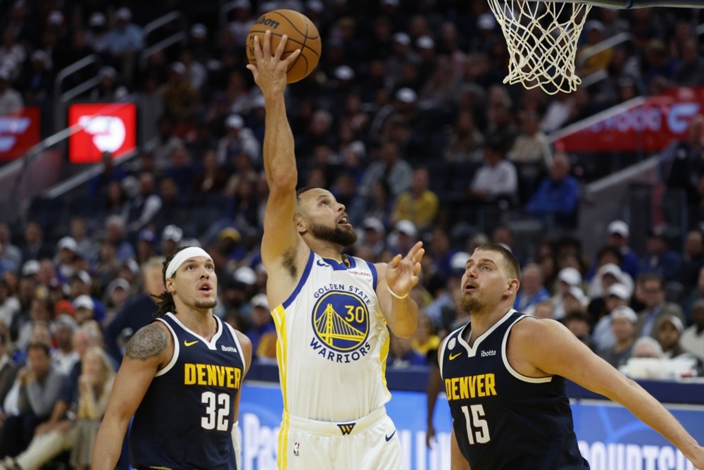 (Видео) Кари ги поништи 50-те поени на Гордон и трипл-даблот на Јокиќ