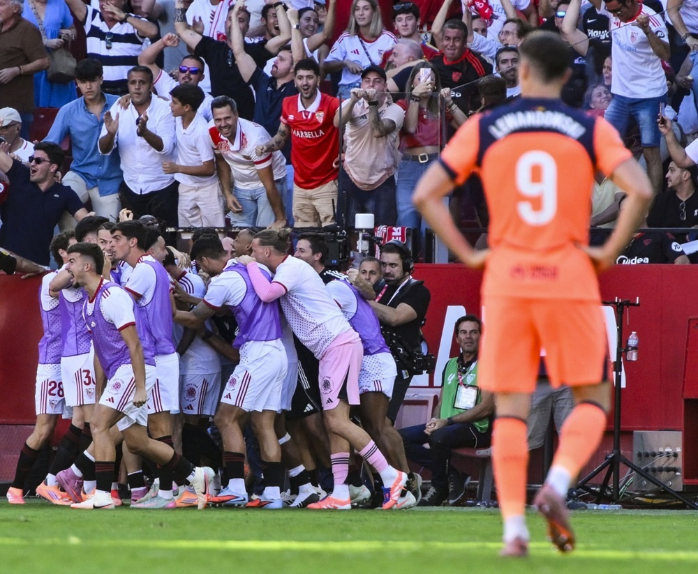 (Видео) Навивачите на Барса се огорчени од Левандовски: Испратете го во Саудиска Арабија