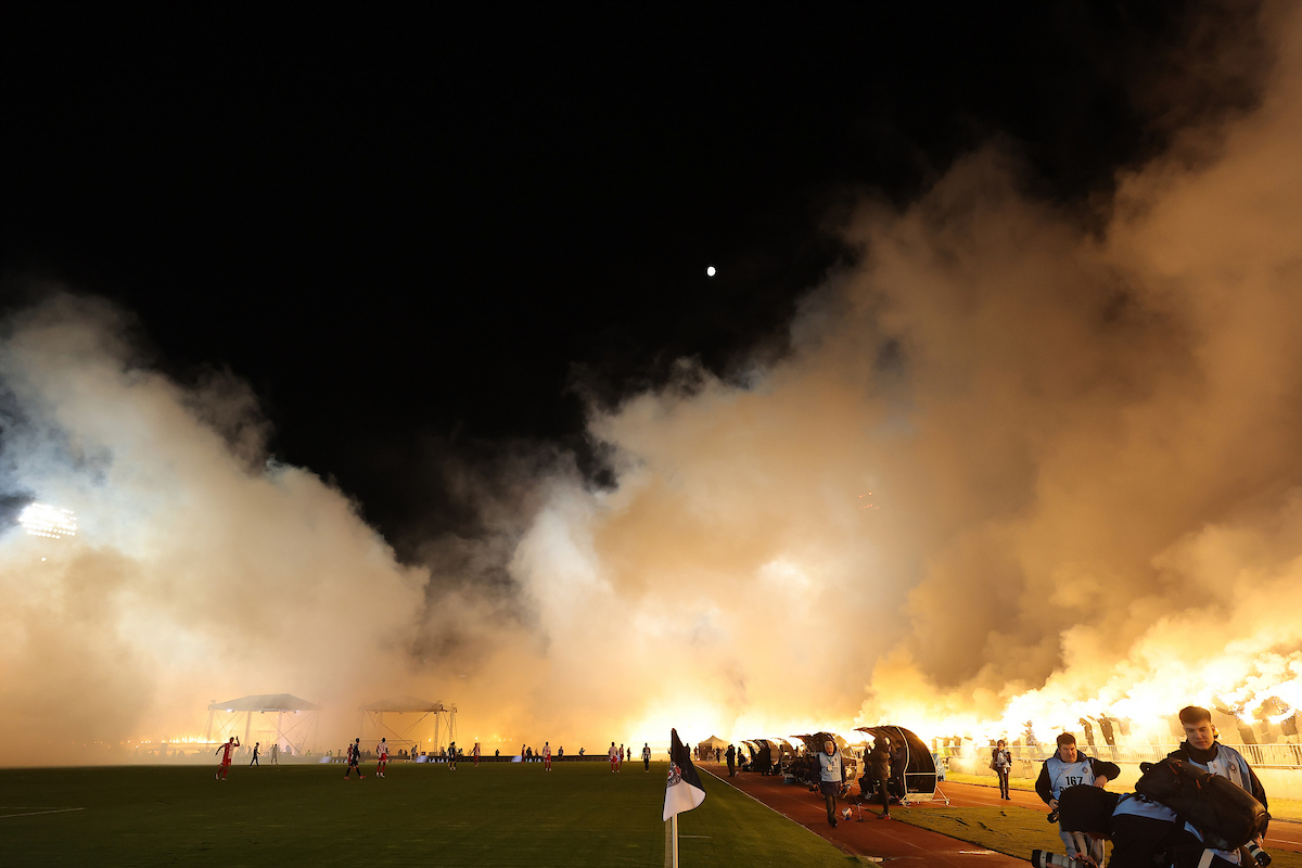 (Видео) Партизан го прослави 80-от роденден, натпреварот со Војводина пет пати беше прекинат, траеше речиси три часа