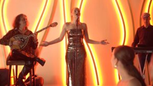 (Видео) Разиграна љубовна носталгија е „Магија“ на Бузуки бенд