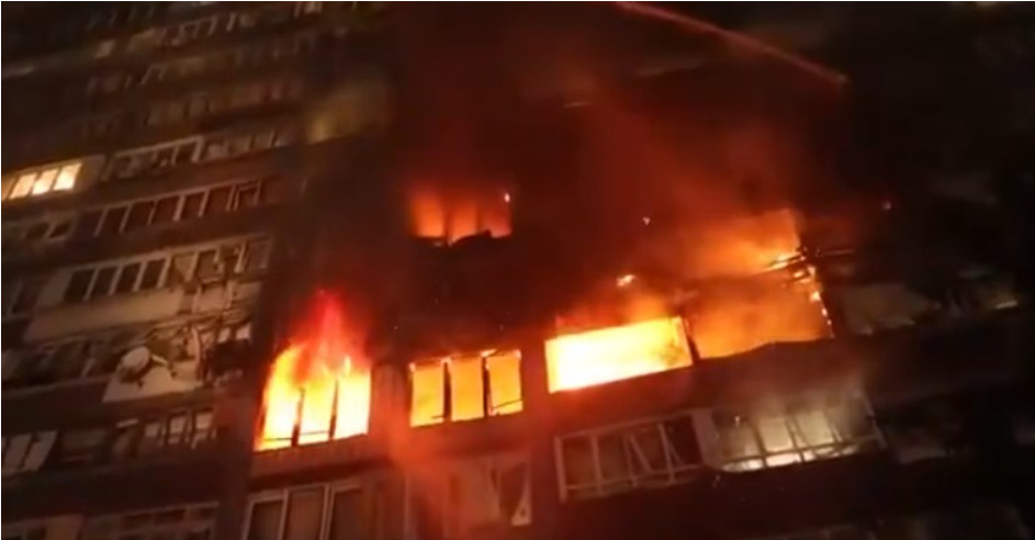 (Видео) Руски ракети и беспилотни летала го погодија Киев, гореше облакодер во центарот на градот