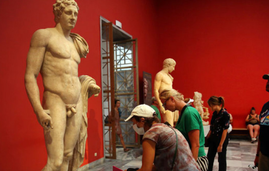 Грција во состојба на готовност поради можност за грабежи на музеи