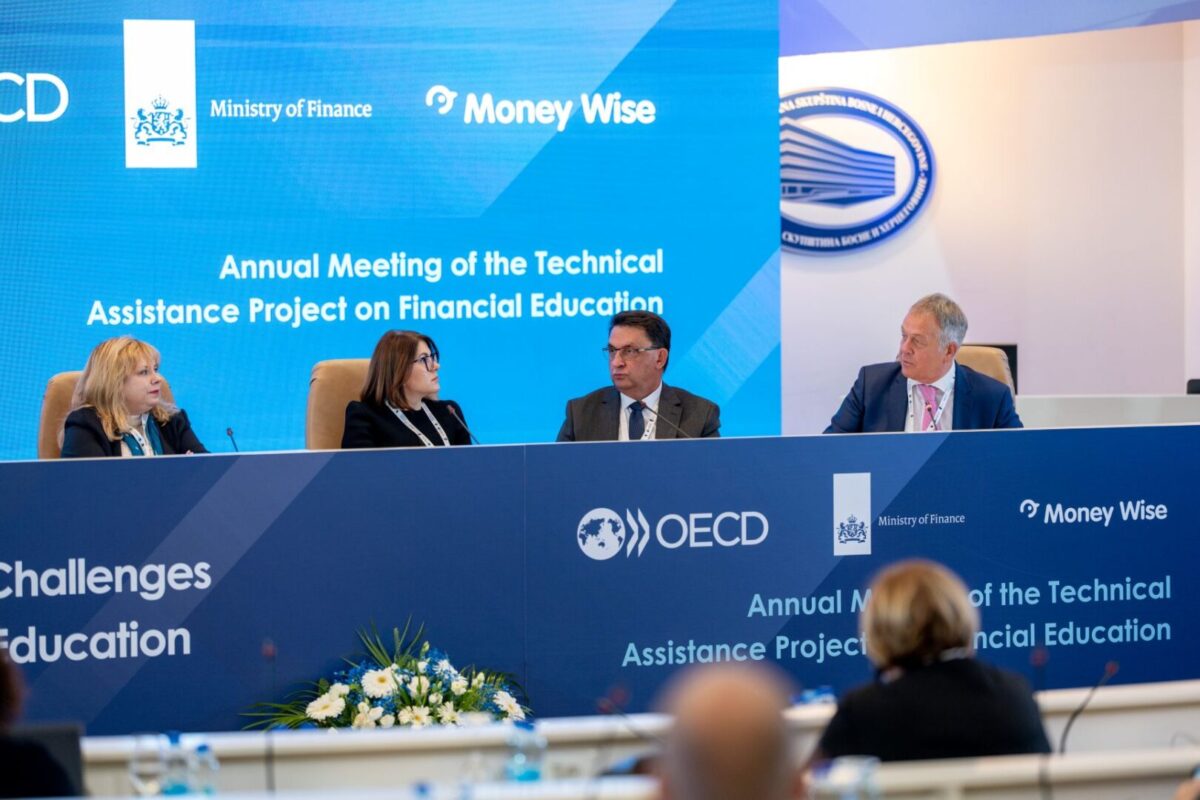 Гувернерот Славески: Финансиската едукација и дигиталната писменост се неопходни во услови на зголемени ризици и дигитализација