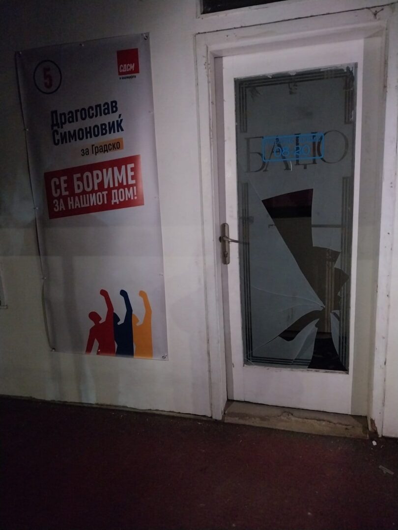 Искршен штаб на СДСМ во Градско, партијата бара Тошковски веднаш да постапи