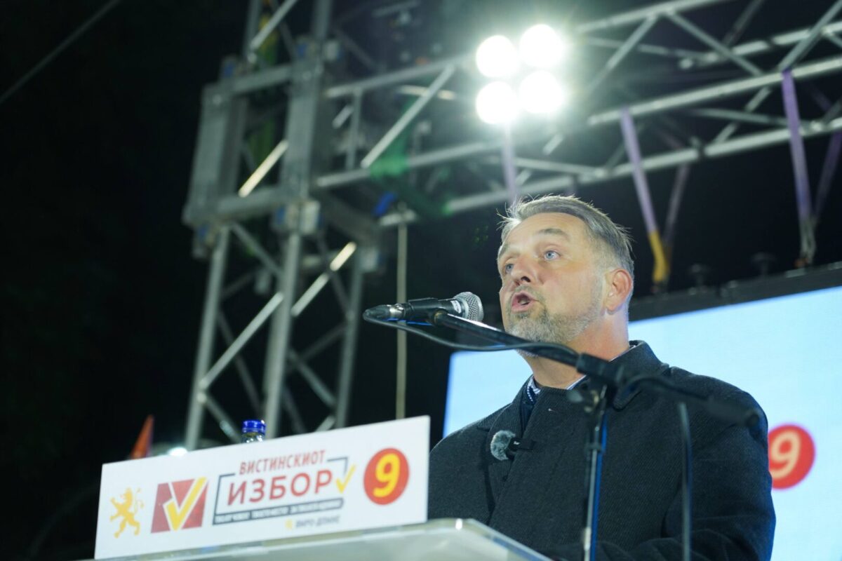 Лукровски: Во Карпош ќе изградиме катни гаражи со соларни панели, паркинг и зелена енергија во едно