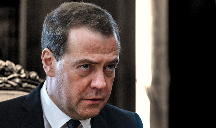 Медведев за неидентификуваните дронови: Важно е што глупавите Европејци ја чувствуваат опасноста од војна на своја кожа