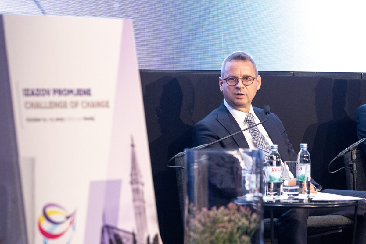 Мукаетов на конференцијата „Предизвикот на промените“ во Ровињ: „Континуираниот раст е возможен само кога целиме надвор од границите“