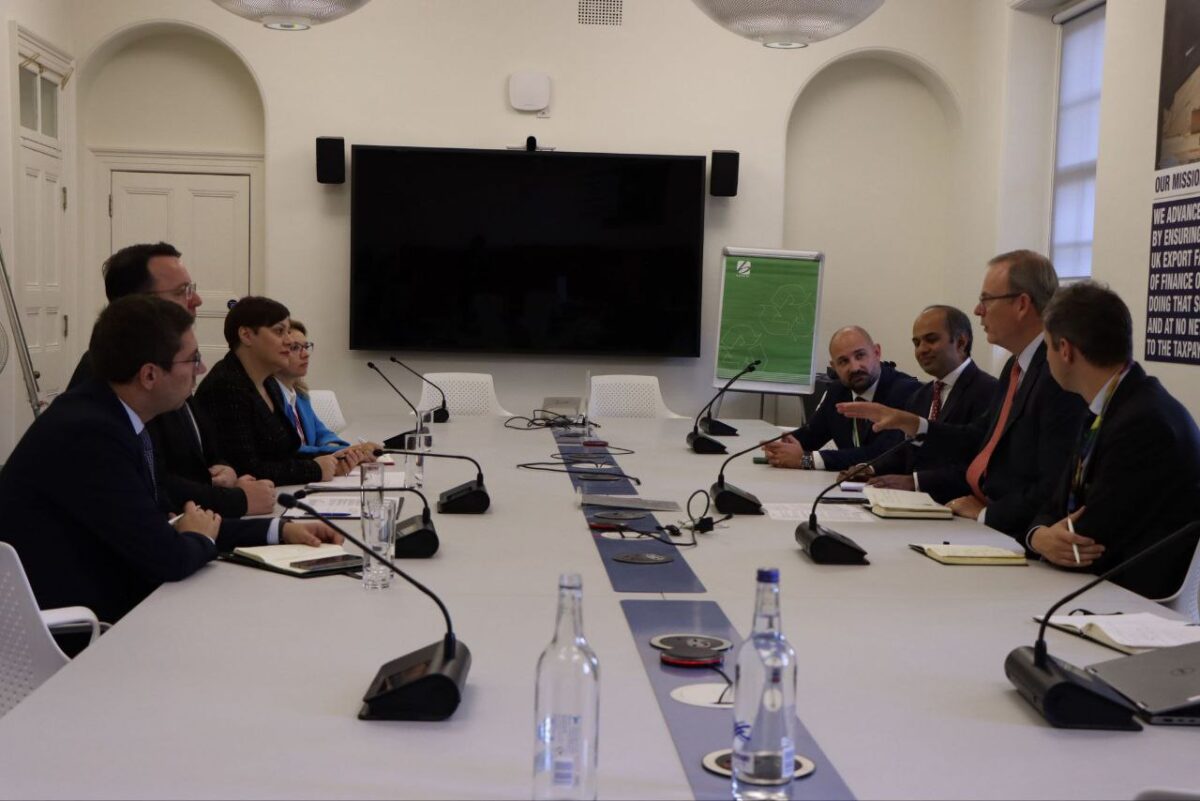 Николоски и Димитриеска Кочоска со Тим Рид: Го потврдуваме стратешкото партнерство, следат конкретни чекори за реализација на проектите од Договорот Влада со Влада