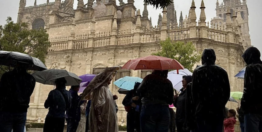 Поплавите го парализираа јужниот дел од земјата: прогласена вонредна состојба во делови од Шпанија