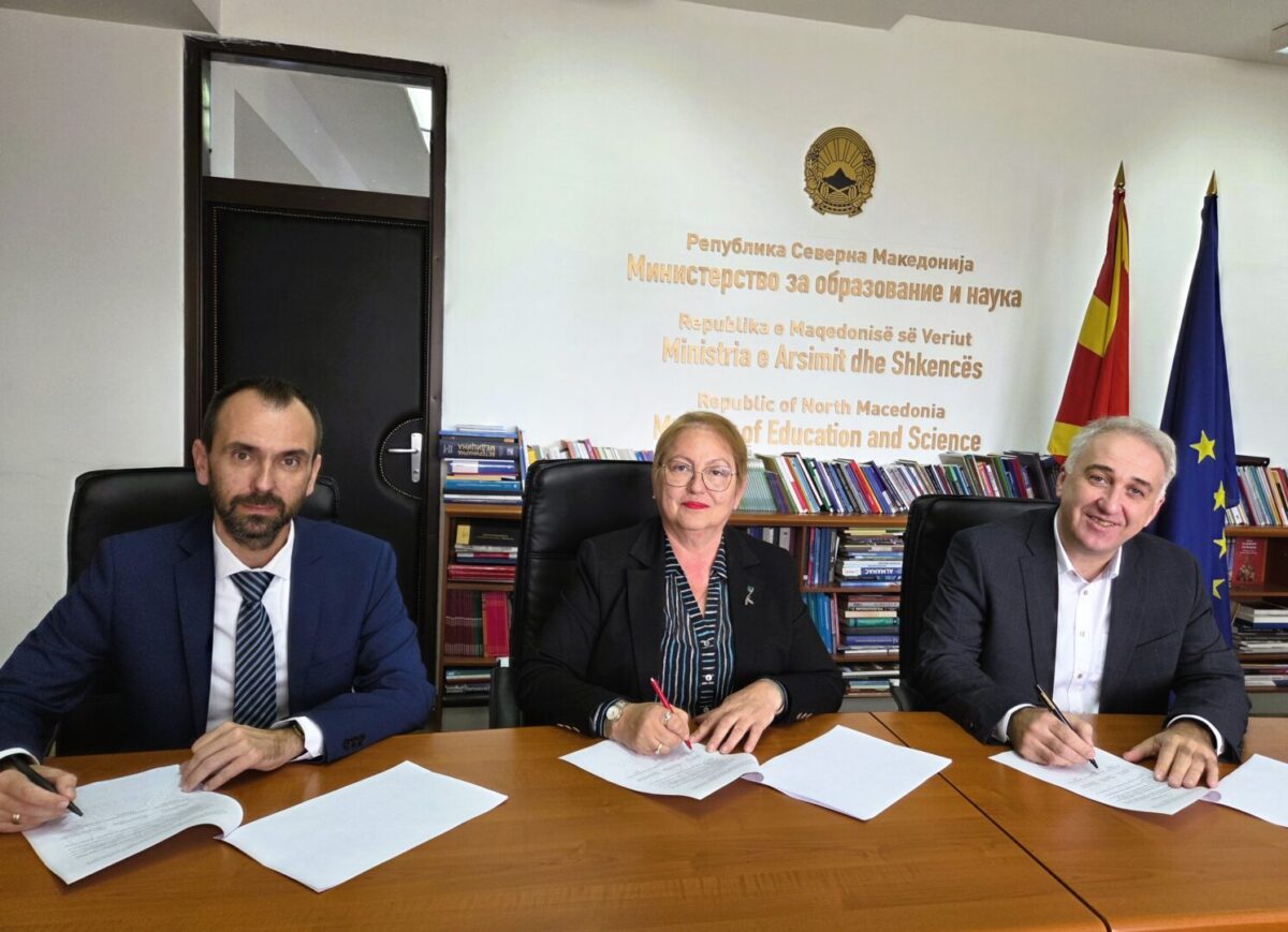 Потпишан меморандум меѓу МОН и ИНОФЕИТ за соработка во унапредувањето на дигиталните вештини на наставниците, со фокус на вештачката интелигенција
