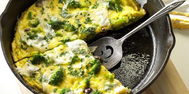 Појадок што ви го чува мозокот и ве прави попаметни - јајца, лосос и авокадо