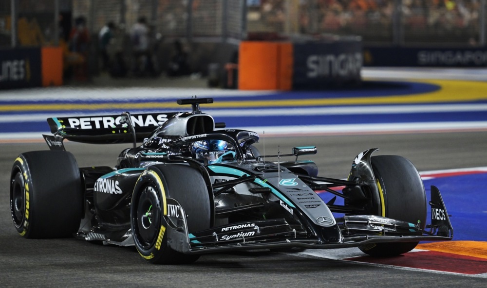 Расел рутински победи во Сингапур, Ферстапен заврши пред возачите на Мекларен