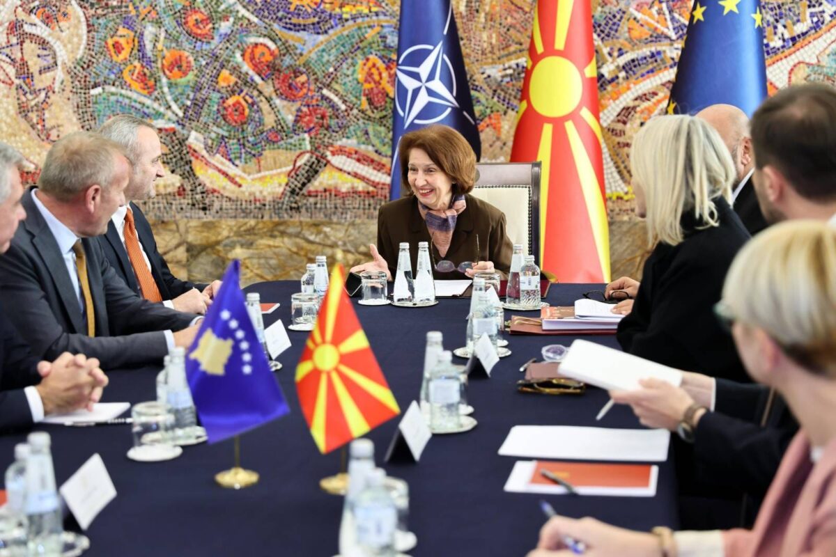 Сиљановска-Давкова на средба со судии на Уставниот суд на Косово и судии на македонскиот Уставен суд: разменети експертски мислења