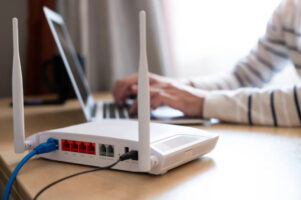 Слаб Wi-Fi сигнал во вашиот стан или куќа? Еве како да го решите проблемот