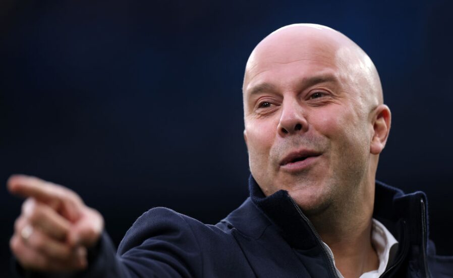 Слот зарижен за повредите на Фримпонг и Исак