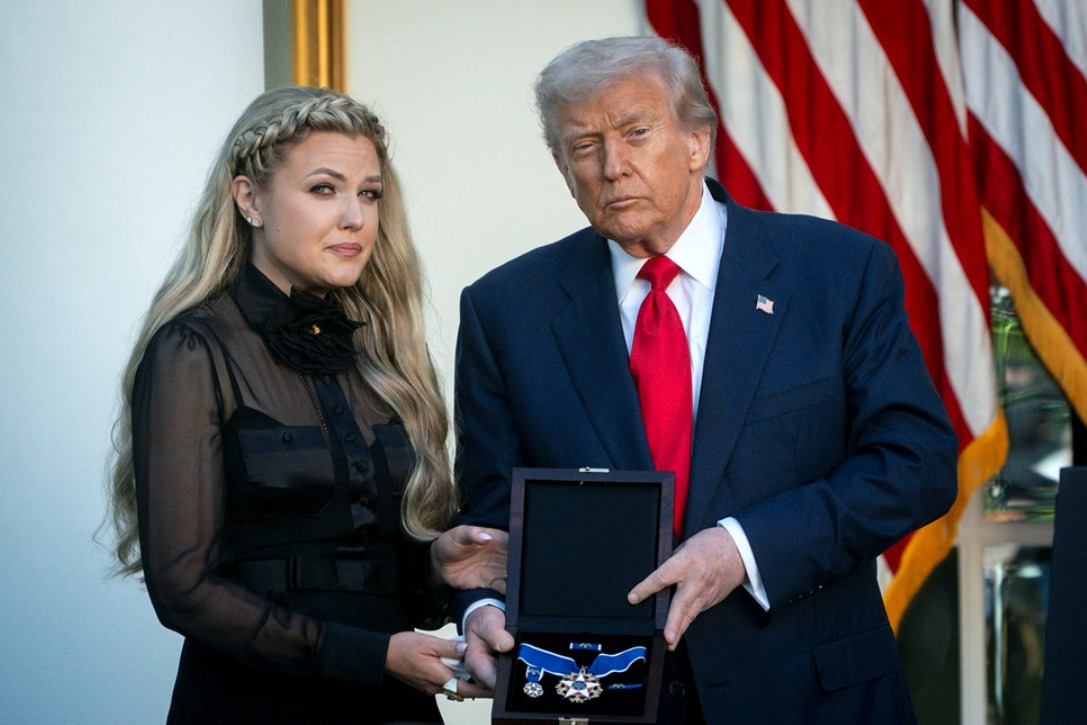 Трамп го одликува Чарли Кирк