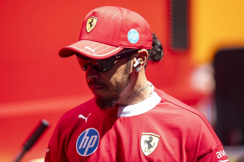 ФИА го казни Хамилтон, Британецот остана без седмото место во Сингапур