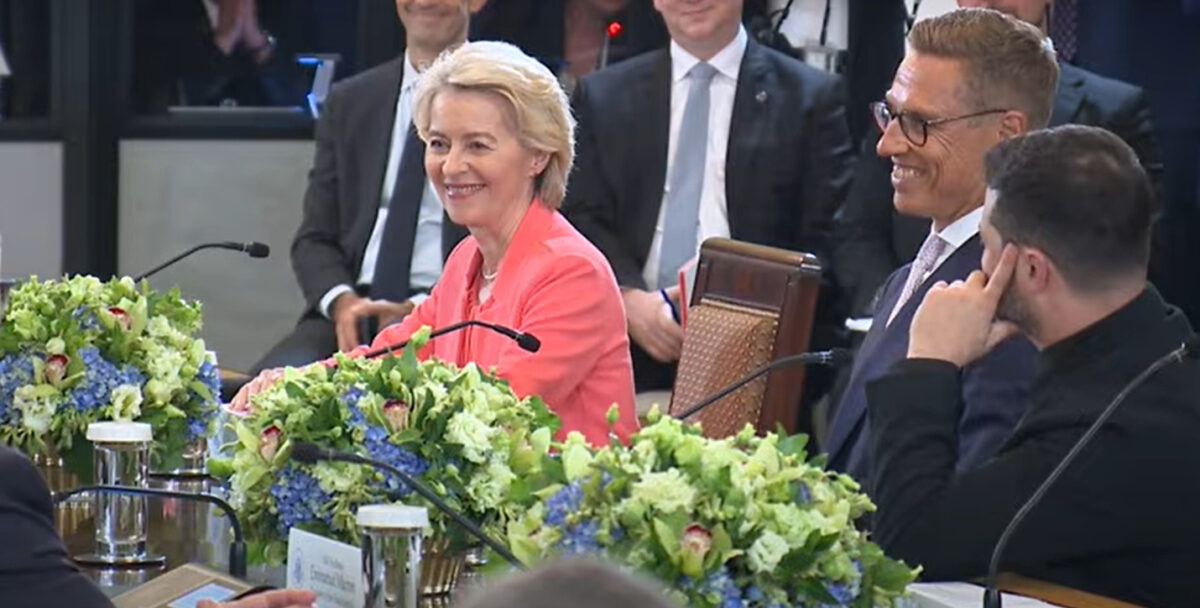 Фон дер Лајен повторно го преживеа гласањето за нејзино разрешување
