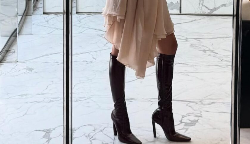 (Фото) Веднаш го воздигнува секој аутфит и го прави бескрајно пософистициран: збогум на чизмите до глужд