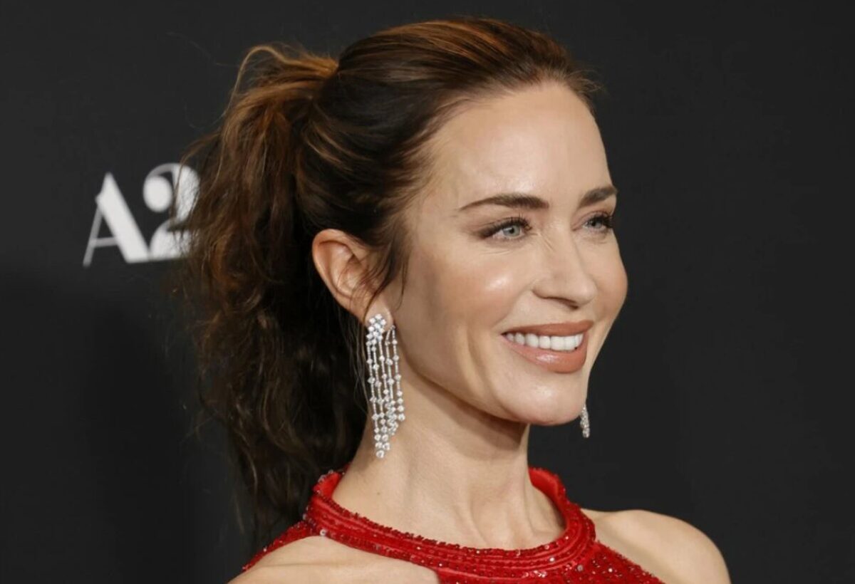 (Фото) За накитот одвои 207.100 евра: убавата актерка „покриена“ со дијаманти